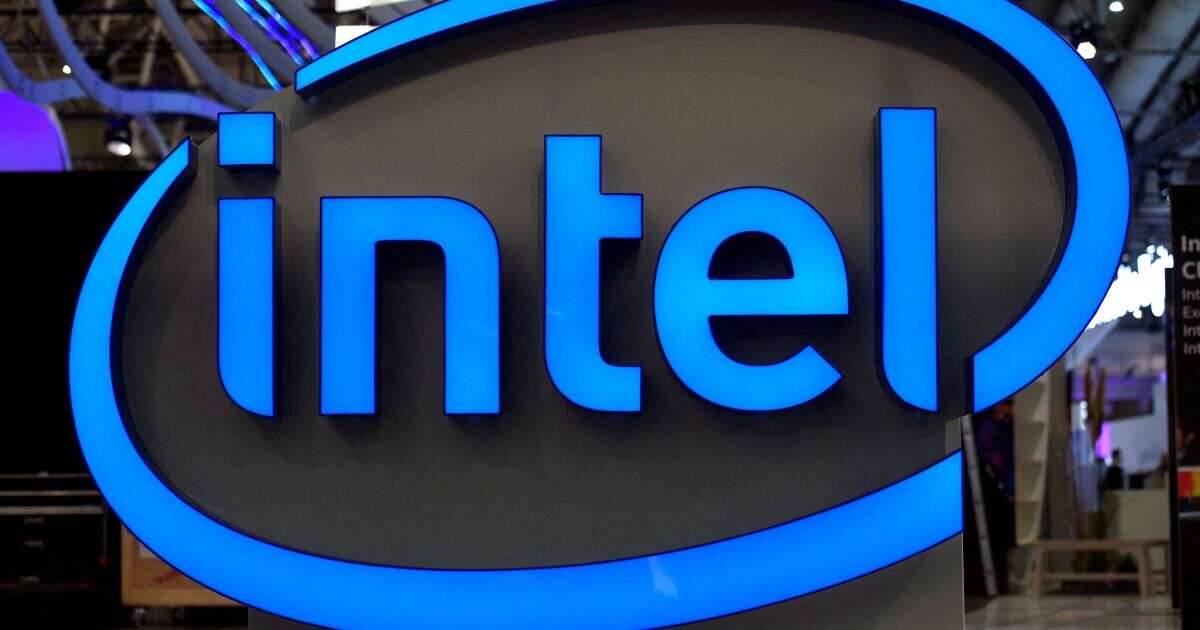 Intel considera dividir la empresa y dejar su negocio de fabricación de chips