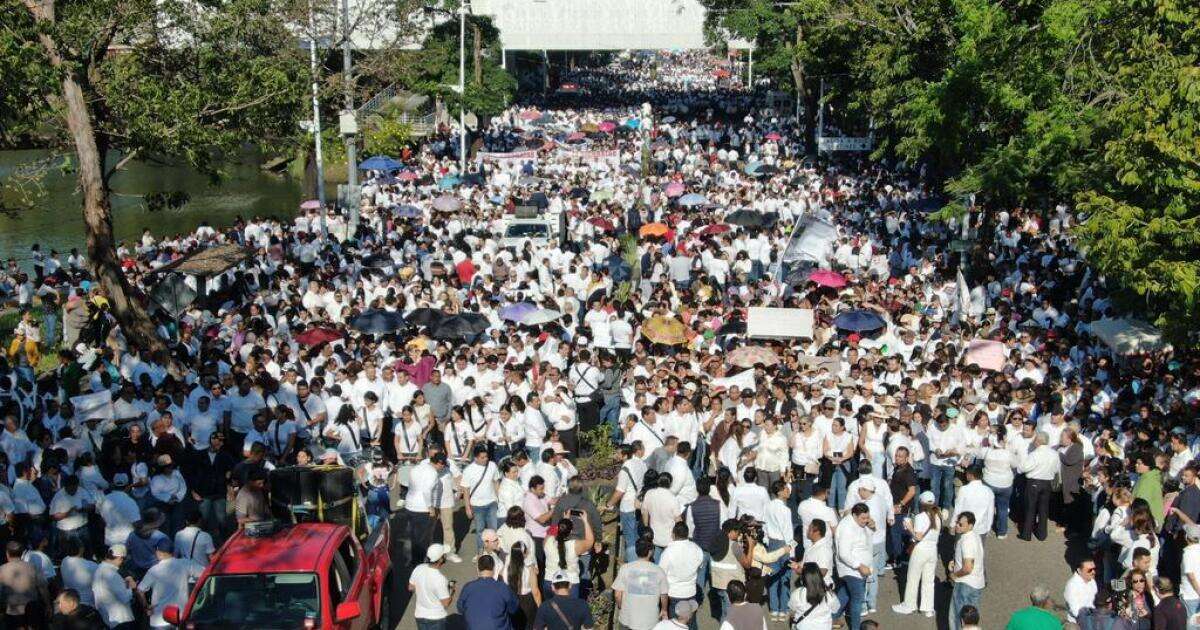 Morenistas marchan en Tabasco “por la paz” y en apoyo al gobernador Javier May