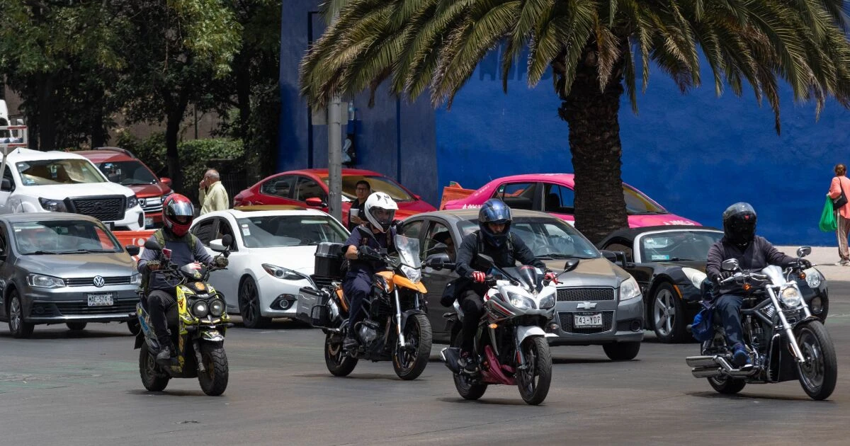 Motociclistas enfrentan riesgos por cascos ‘pirata’ y vialidades inseguras