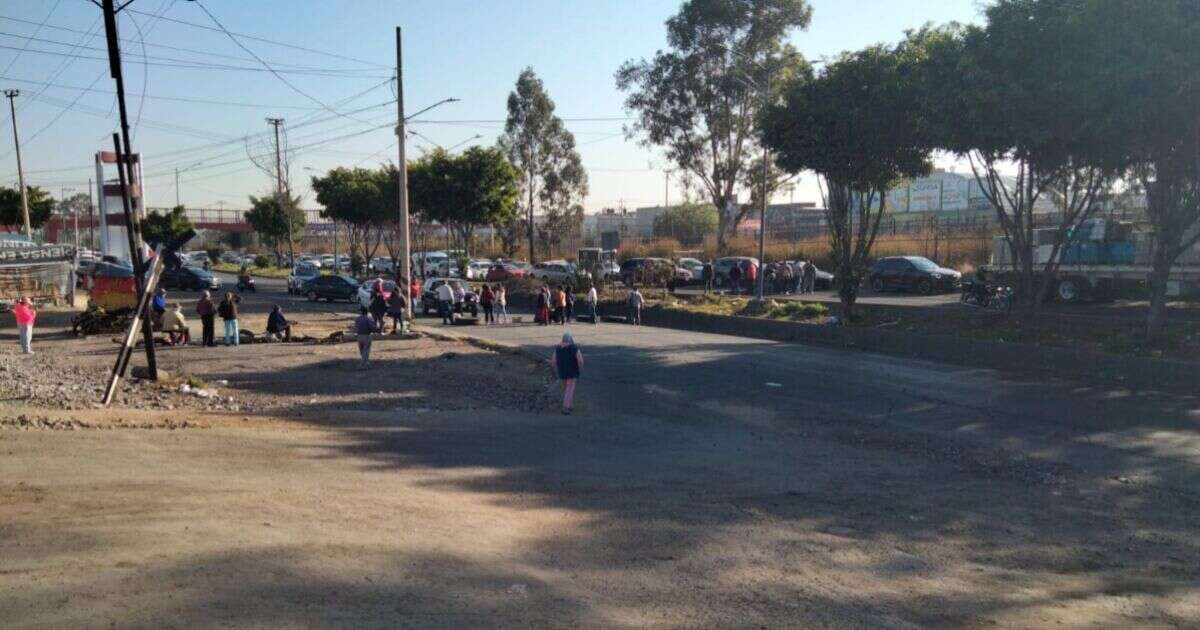 Bloquean Avenida Central por falta de agua