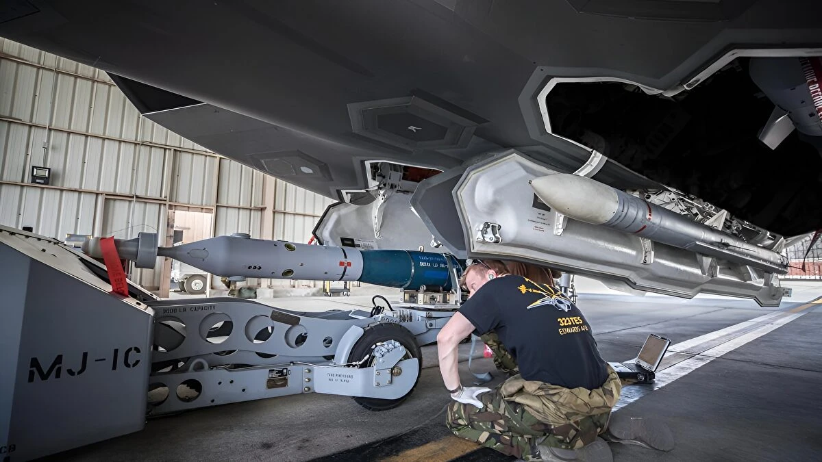 Países Bajos estudia la producción de misiles AMRAAM de EEUU para apoyar en la guerra de Ucrania