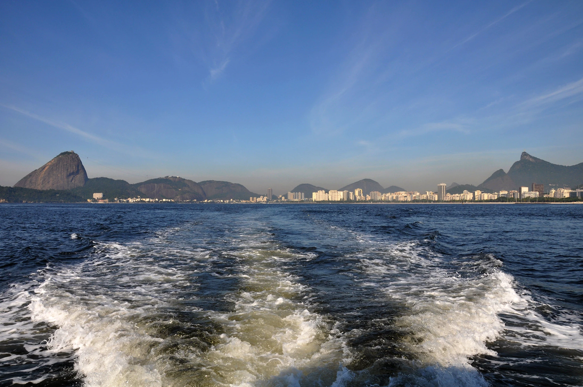 Rio de Janeiro é o destino número 1 para viagens de Natal e Ano Novo vindas dos EUA em 2025, segundo Google Flights