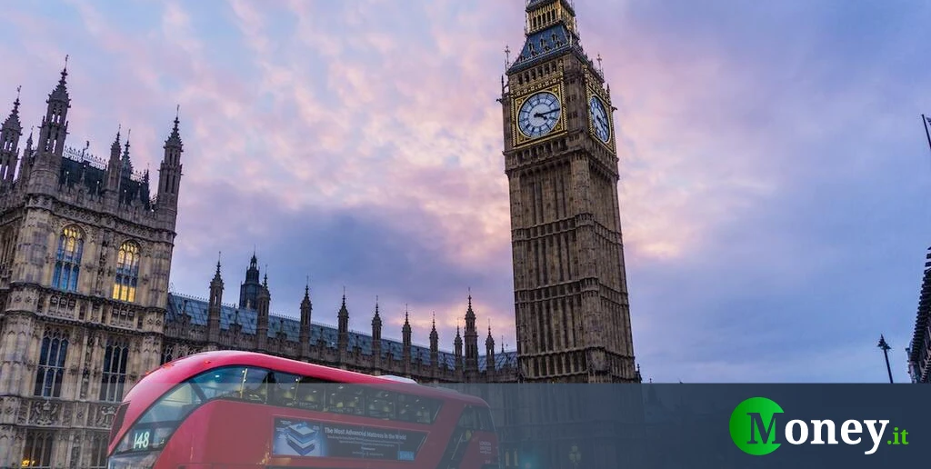 Addio soldi, metà dei ricchi britannici vogliono lasciare il Paese. Ecco perché