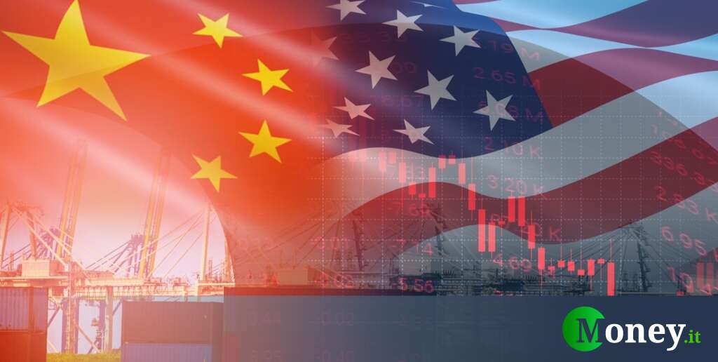 Guerra commerciale, Cina impone dazi su merci USA. Paura recessione per Trump?