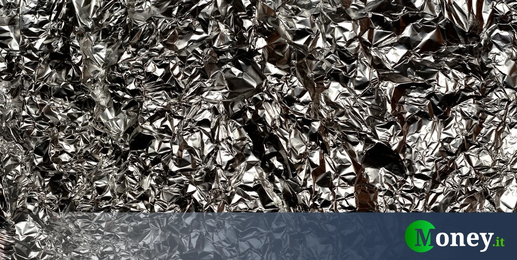 Prezzi dell’alluminio in rialzo: la spinta cinese e le sfide geopolitiche ridefiniscono il mercato
