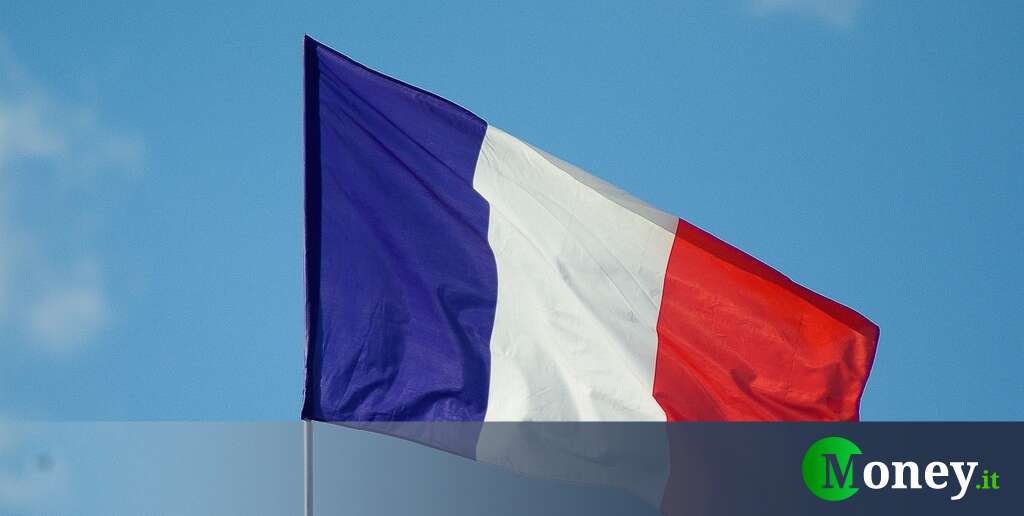 Francia bocciata da Fitch, outlook negativo. C’è allerta sui conti di Parigi