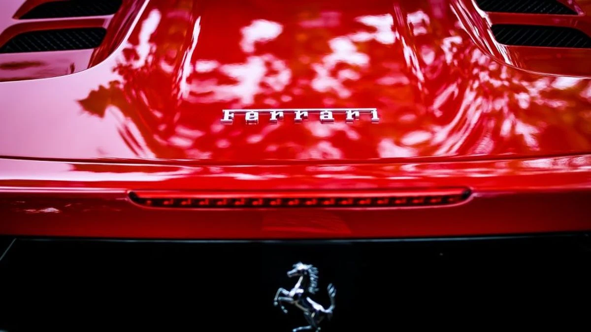 Azioni Ferrari sotto €300. Supporto tecnico o occasione (da valutare con cautela)?