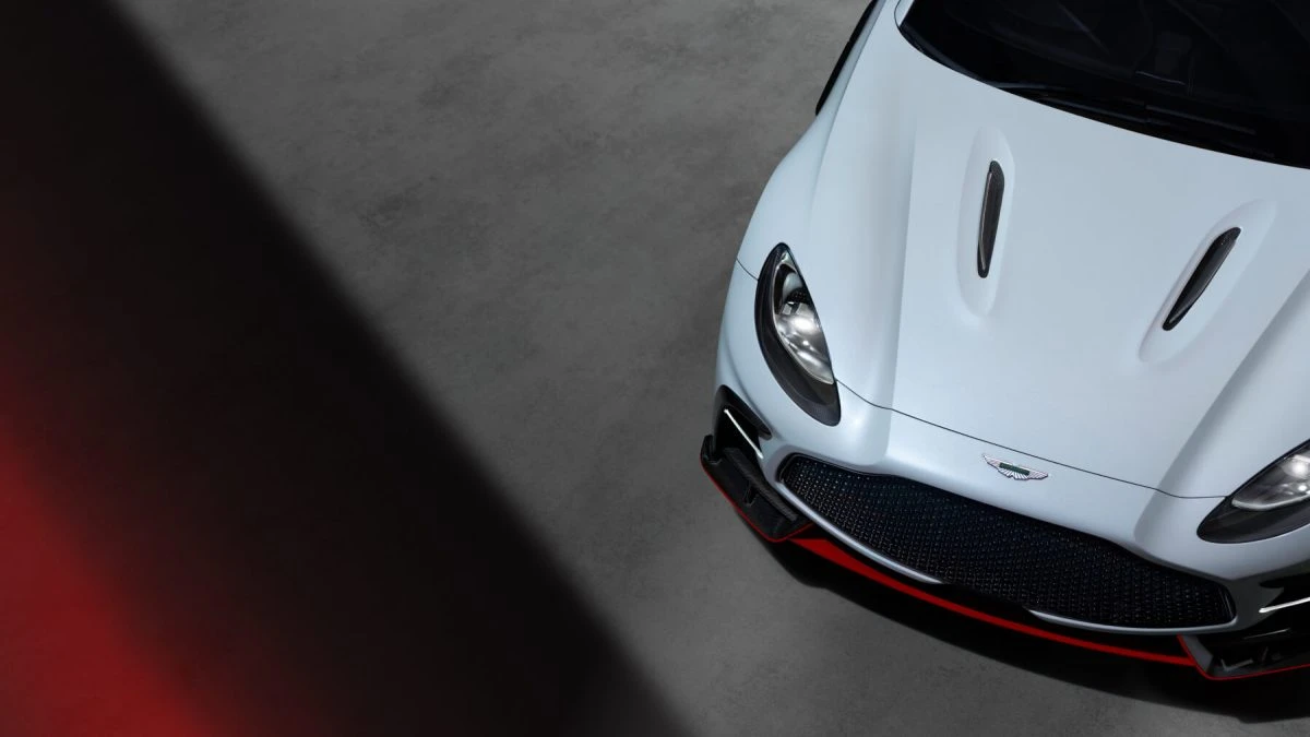 Aston Martin da más de 700 razones a Fernando Alonso para que elija este SUV como su coche de diario