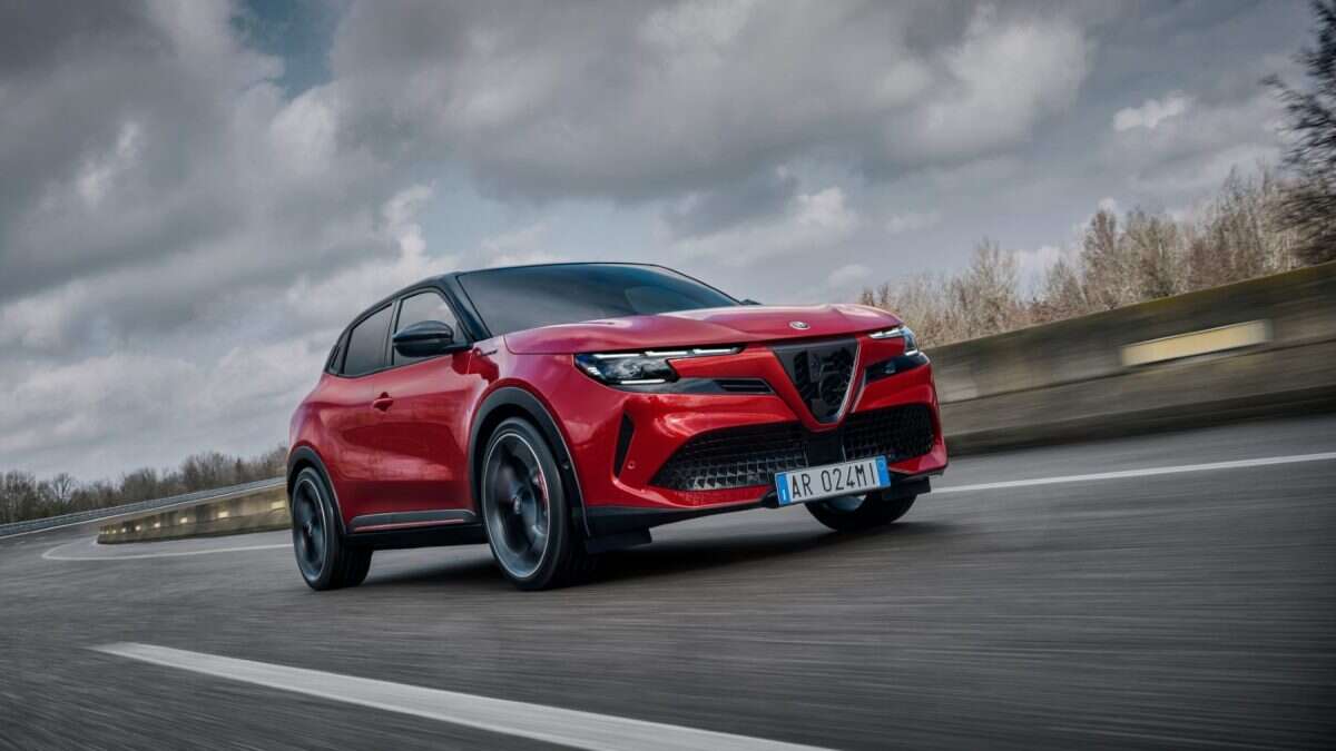 Alfa Romeo Junior Ibrida Speciale: tradición y tecnología en perfecta armonía