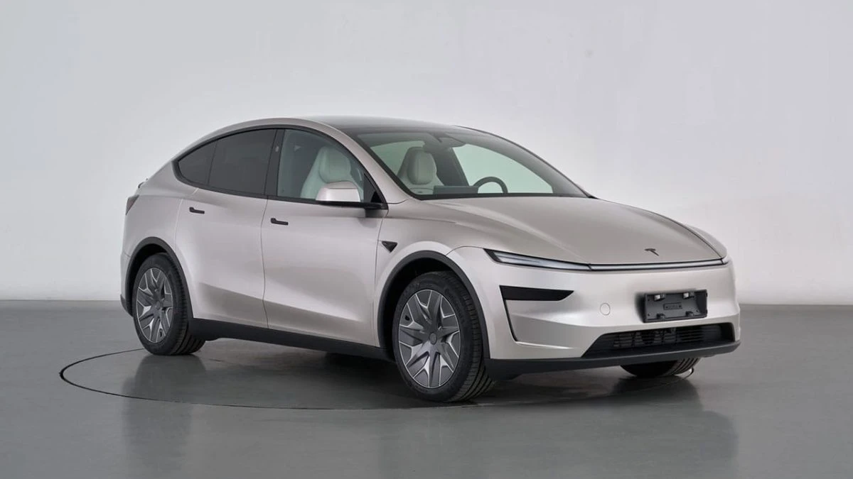 Tesla Model Y L: el coche más vendido del mundo ahora es más grande y tiene seis asientos