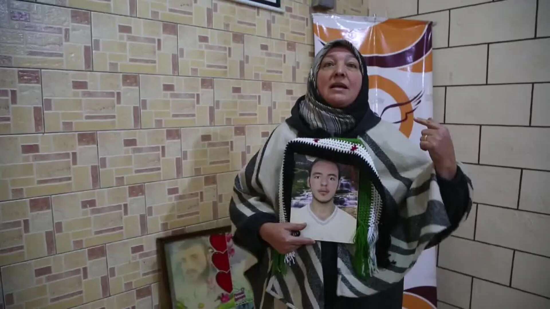 Mujeres sirias de Idlib exigen justicia para los detenidos y desaparecidos durante el régimen