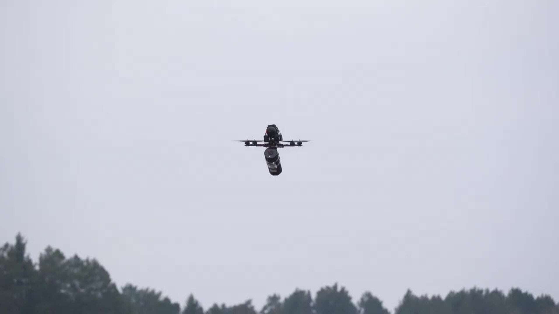 Militares ucranianos prueban drones con control de fibra óptica para las Fuerzas Armadas cerca de Kiev