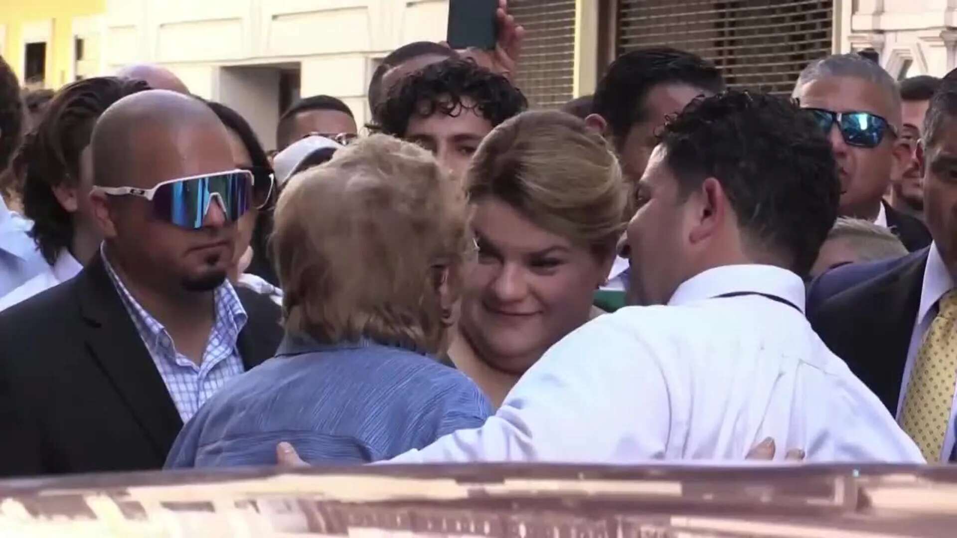 Jenniffer González asume como gobernadora de Puerto Rico en medio de protestas y promesas de igualdad