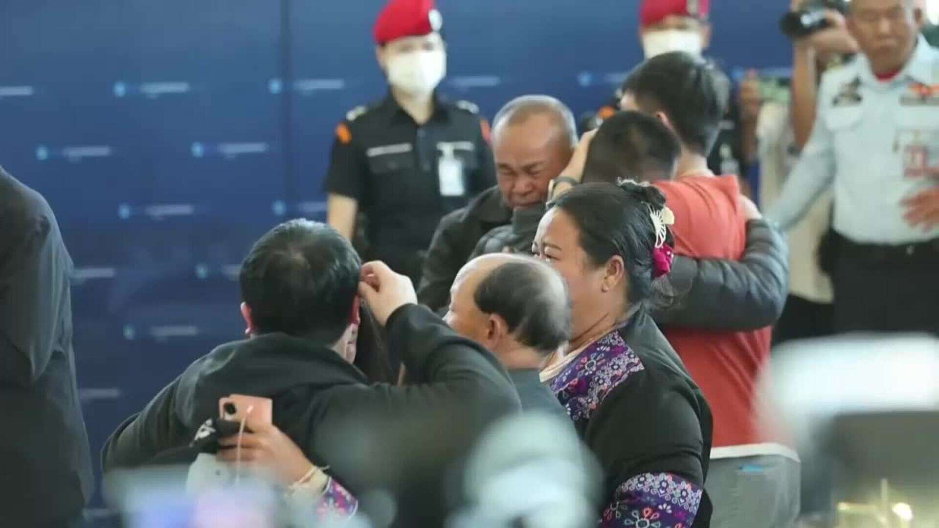 Cinco rehenes tailandeses liberados por Hamás regresan a Tailandia tras más de 15 meses de cautiverio