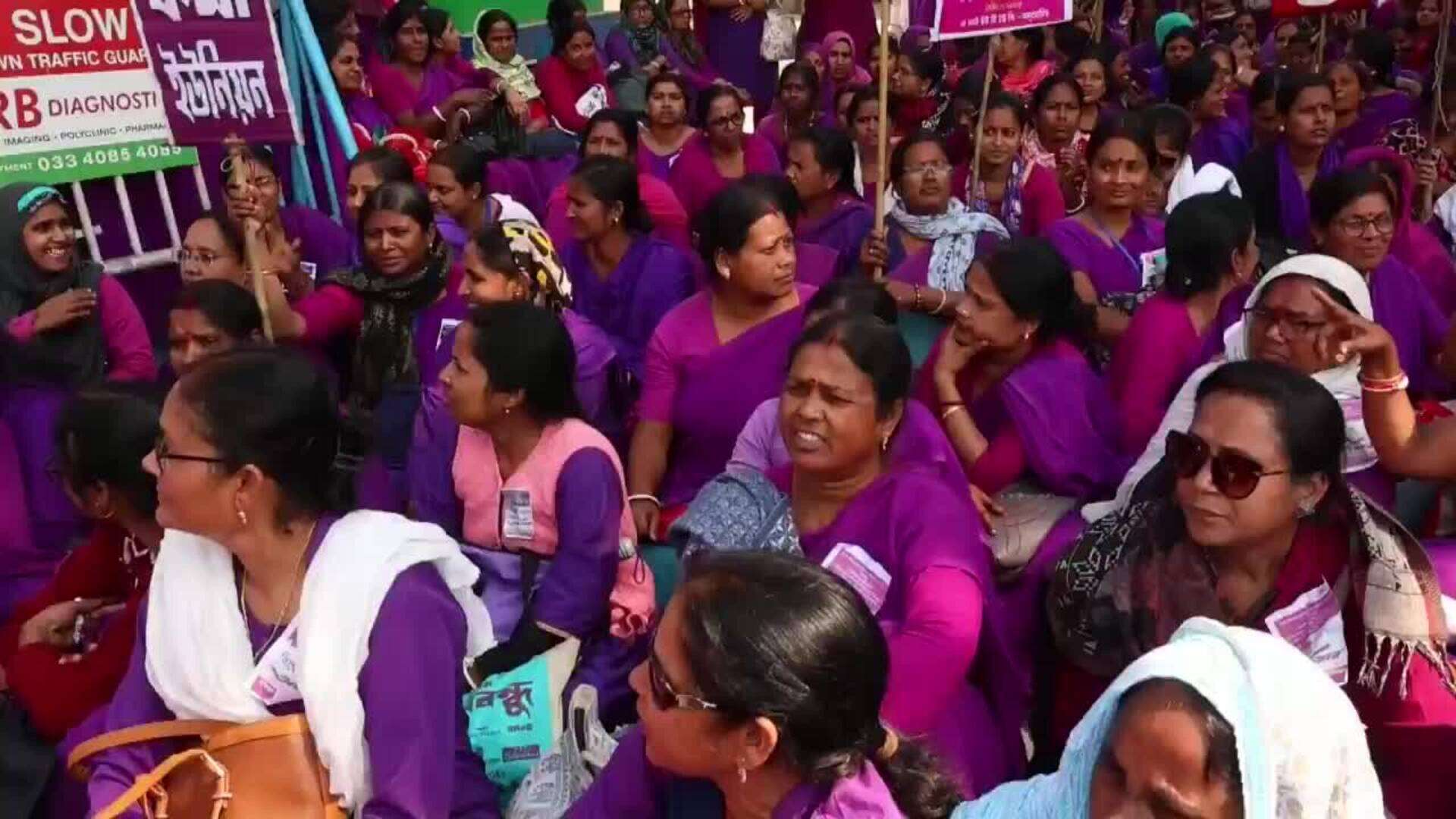 Las trabajadoras de la salud protestan en Calcuta por la presión laboral excesiva y demandan mejores condiciones y salarios