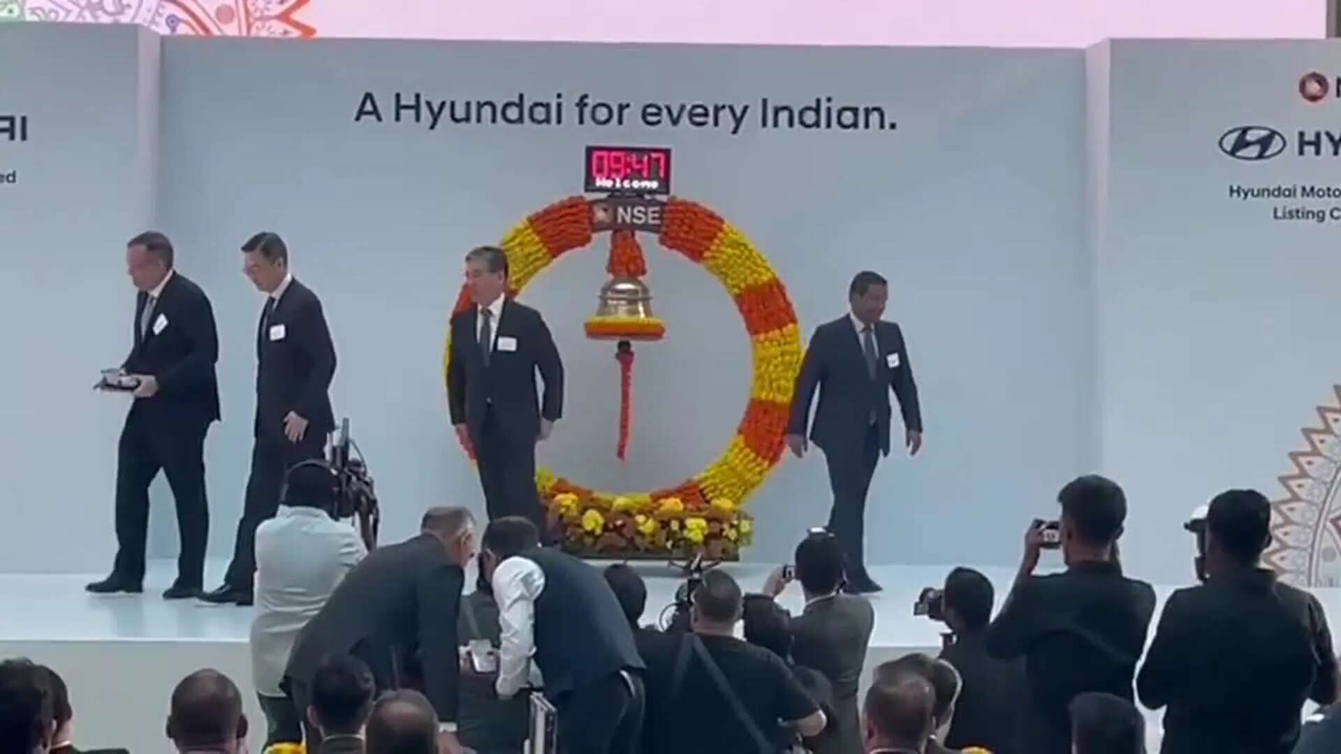 Hyundai India debuta en bolsa con caídas tras opv récord en la India