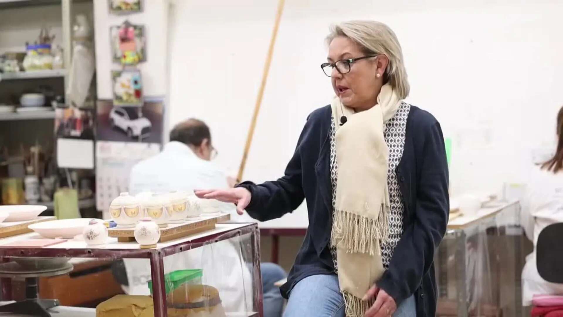 El taller San Ginés vende al año más de 1.000 bolas de cerámica de Talavera de la Reina