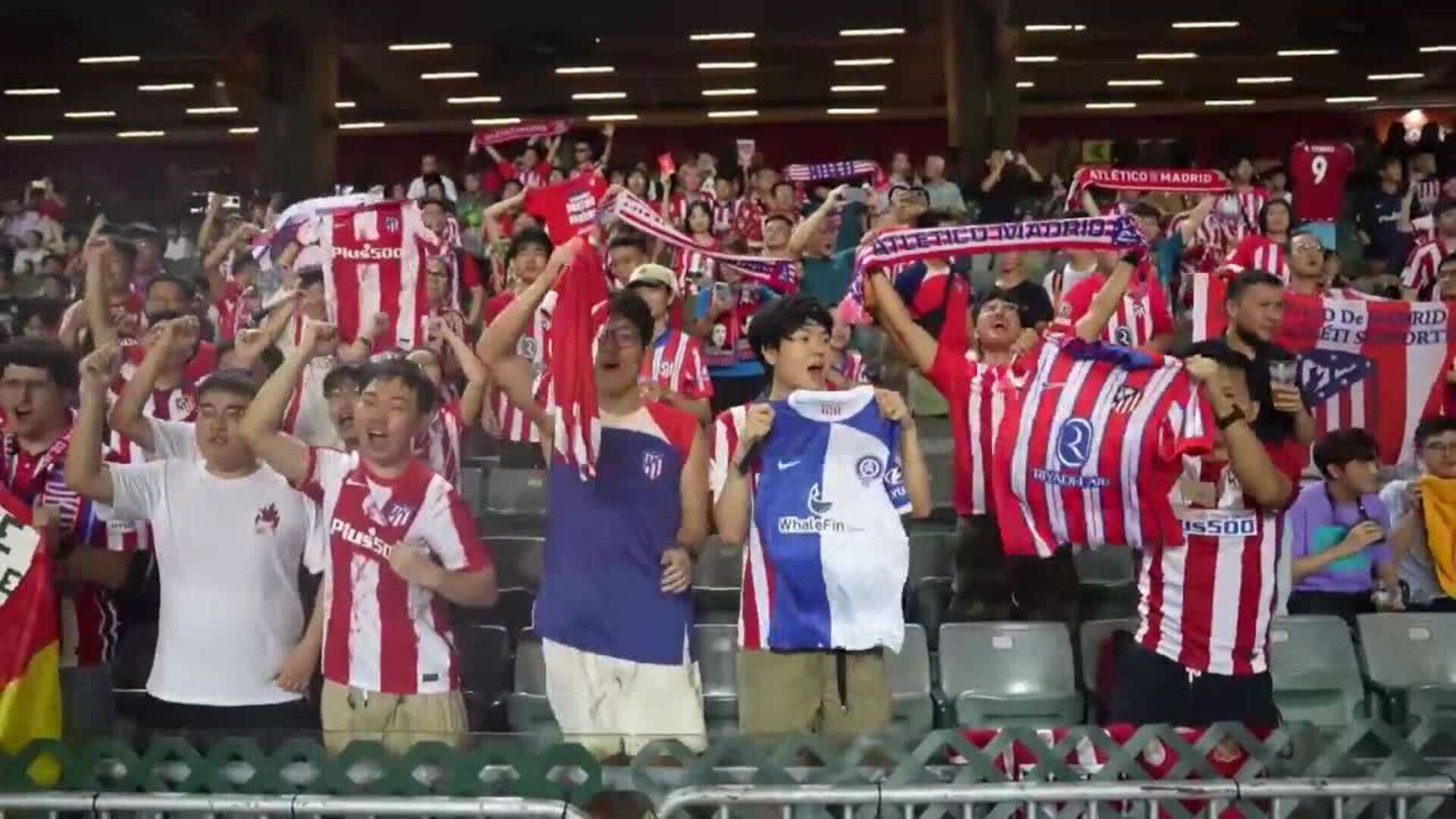 Ambiente en el estadio Hong Kong, donde el Atlético de Madrid ganó con 6 goles