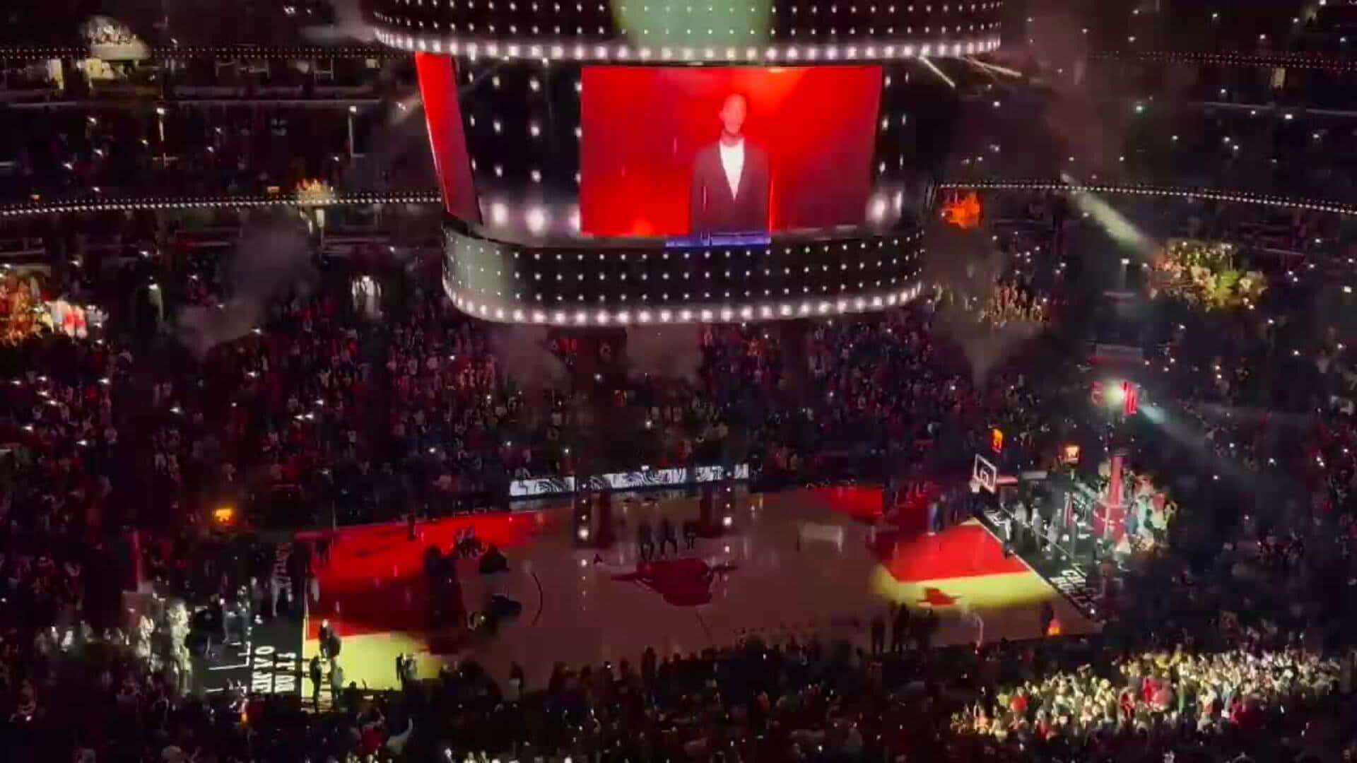 Chicago dedica un glorioso homenaje a su 'hijo' Derrick Rose