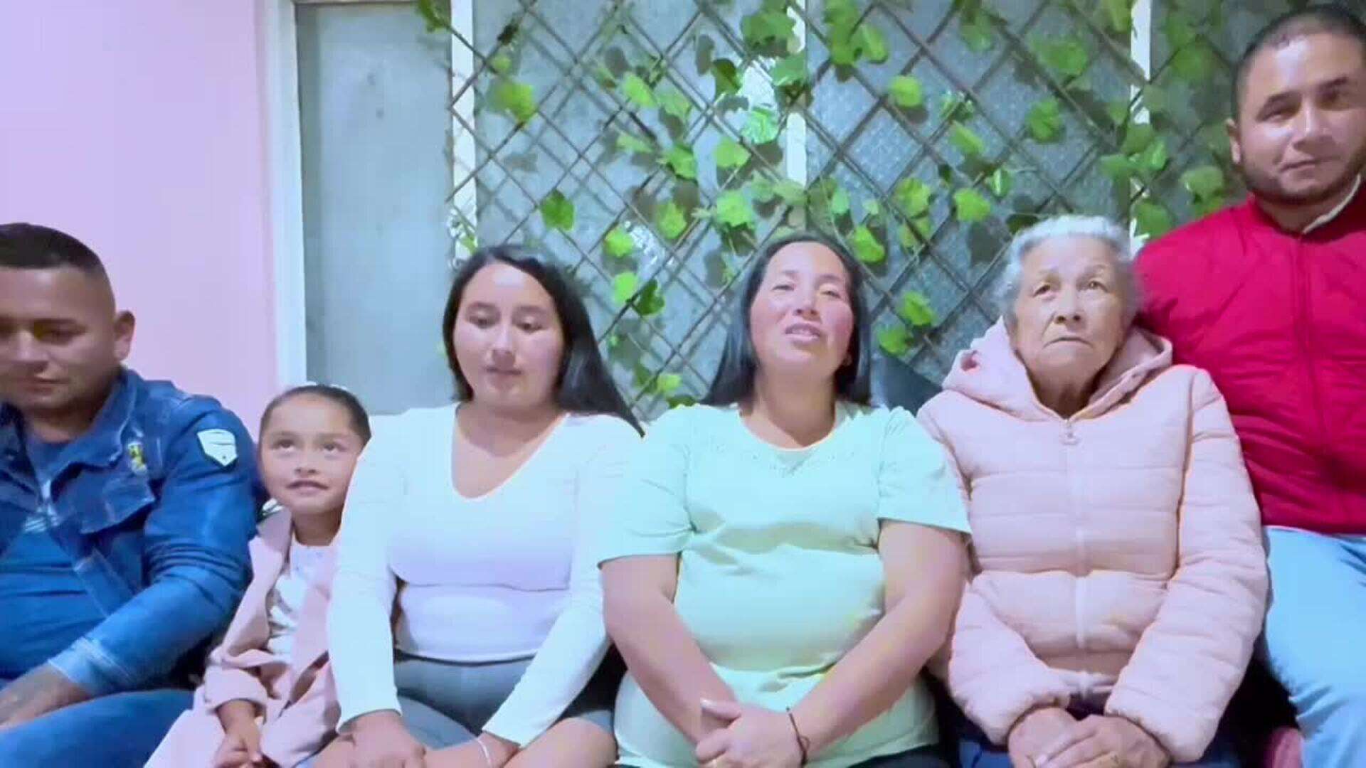 La familia de Mayra Ramírez la felicita desde Colombia tras recibir el Trofeo EFE como mejor jugadora Iberoamericana