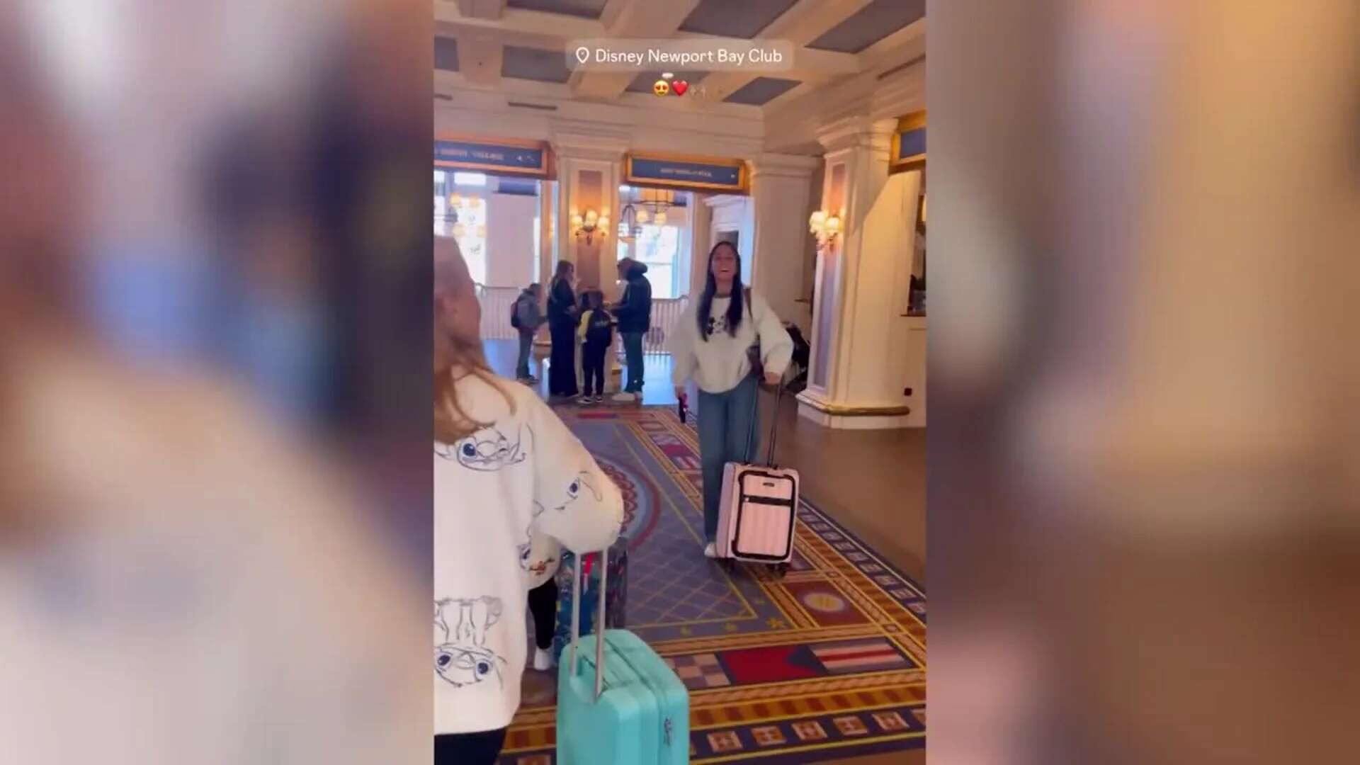 Claudia Martínez disfruta de un día en familia en Disneyland París