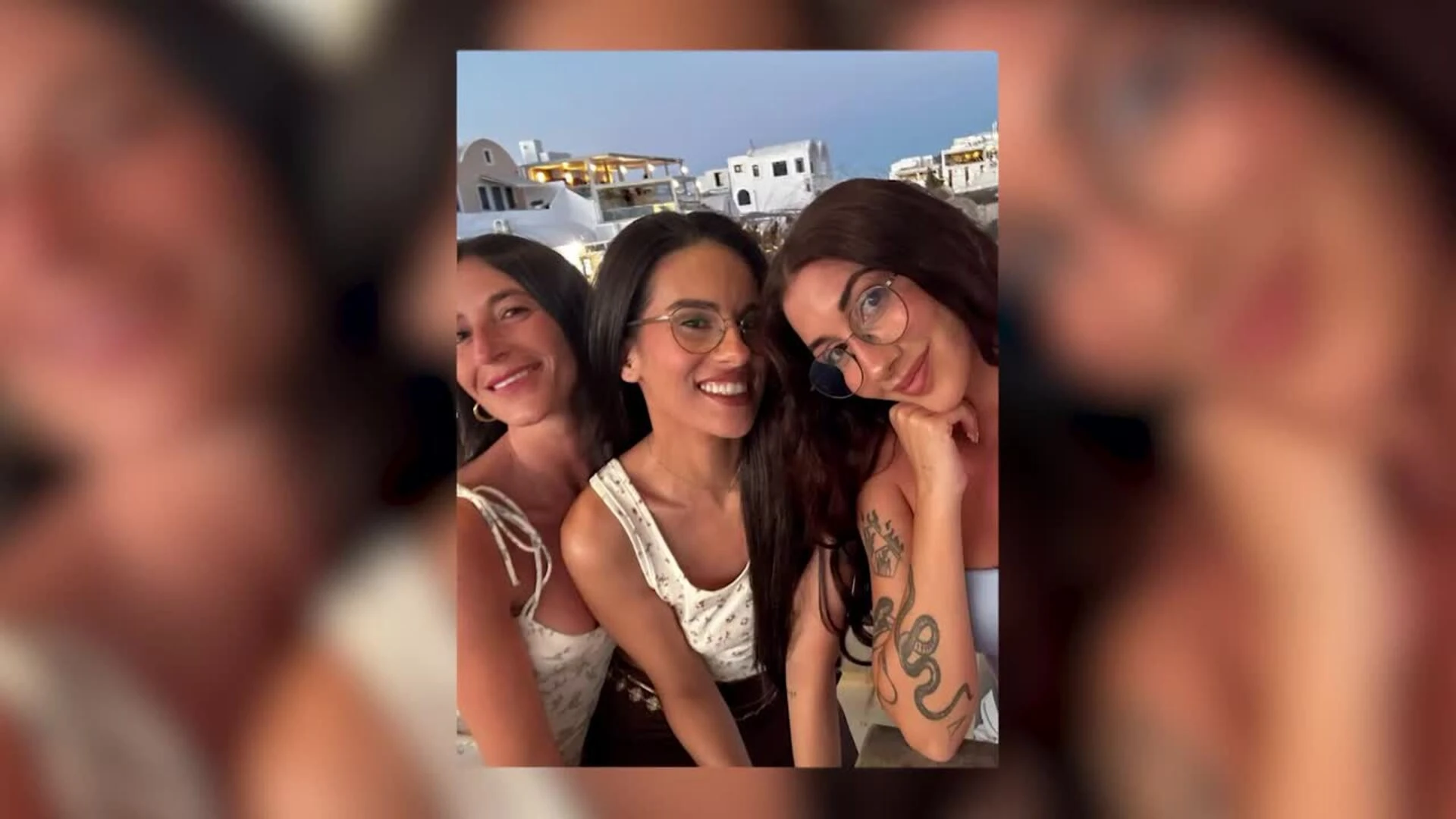 Naomi Asensi disfruta de un viaje de chicas a Grecia