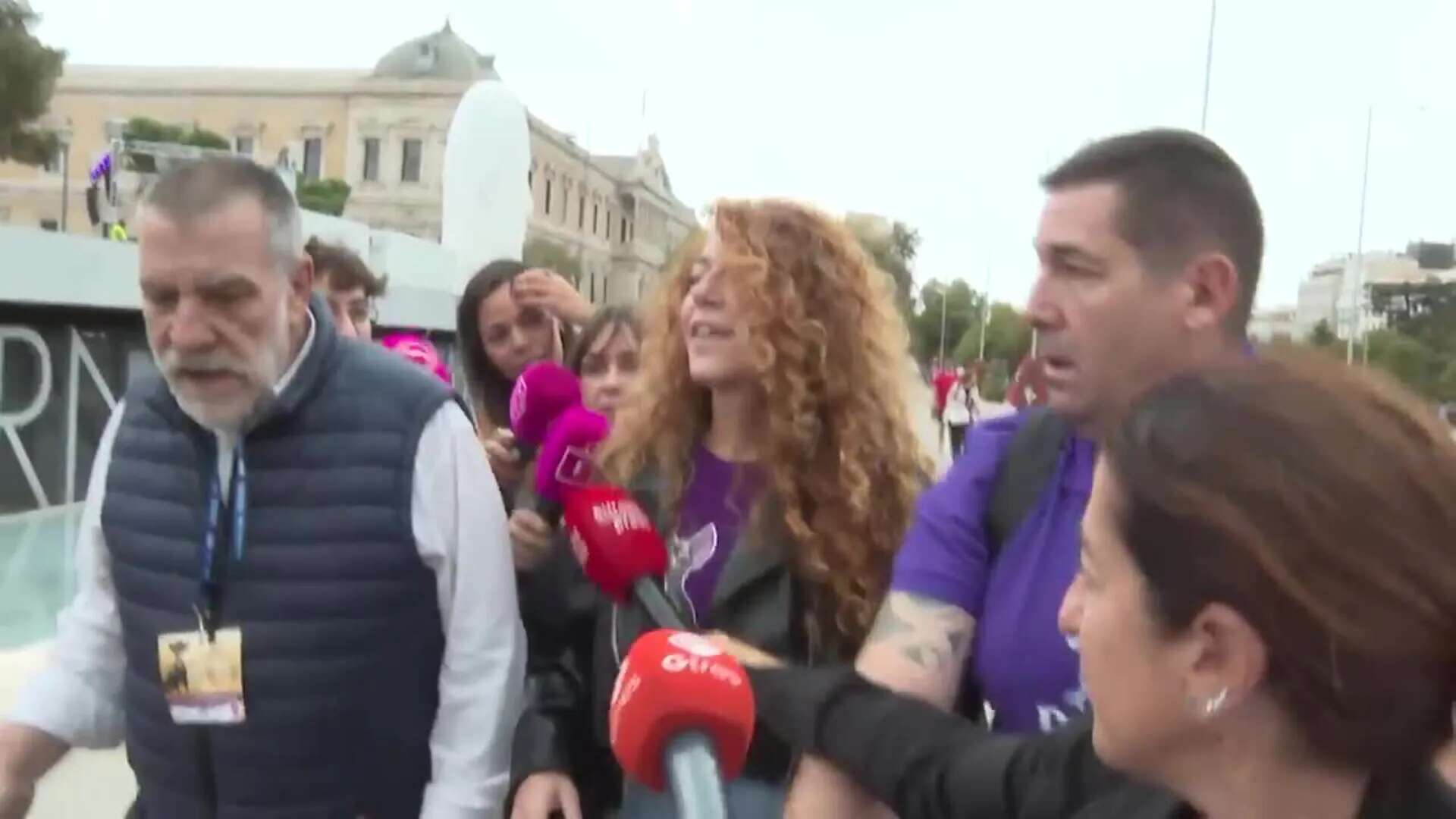 Sofía Cristo acude a la carrera Perrotón y explica la ausencia de su madre al evento