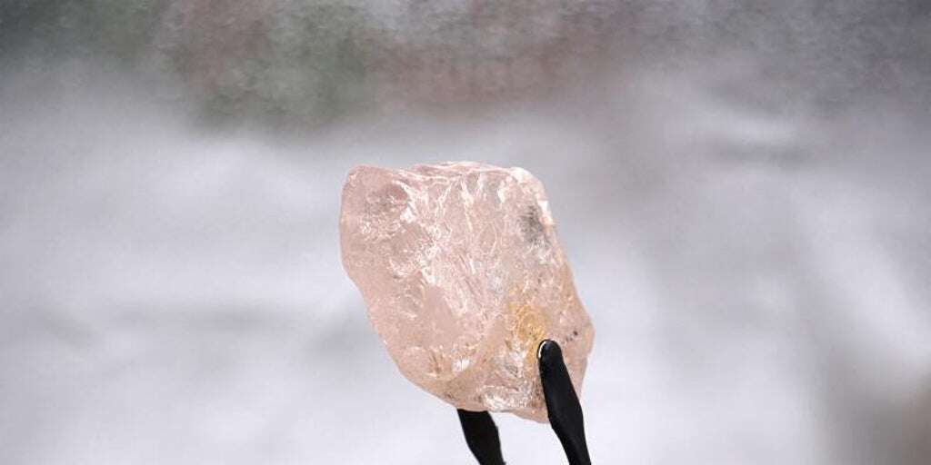 Encuentran en Angola un diamante rosa de 170 quilates, posiblemente el mayor visto en 300 años