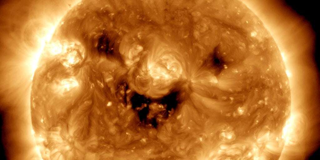 La foto del Sol 'sonriendo' pone en alerta a la comunidad científica