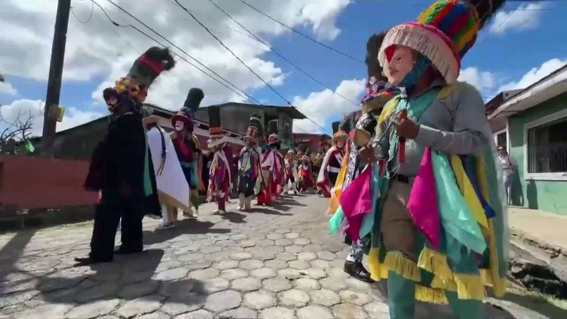 El municipio nicaragüense de Diriamba celebra con fervor el baile del 'Toro Huaco'