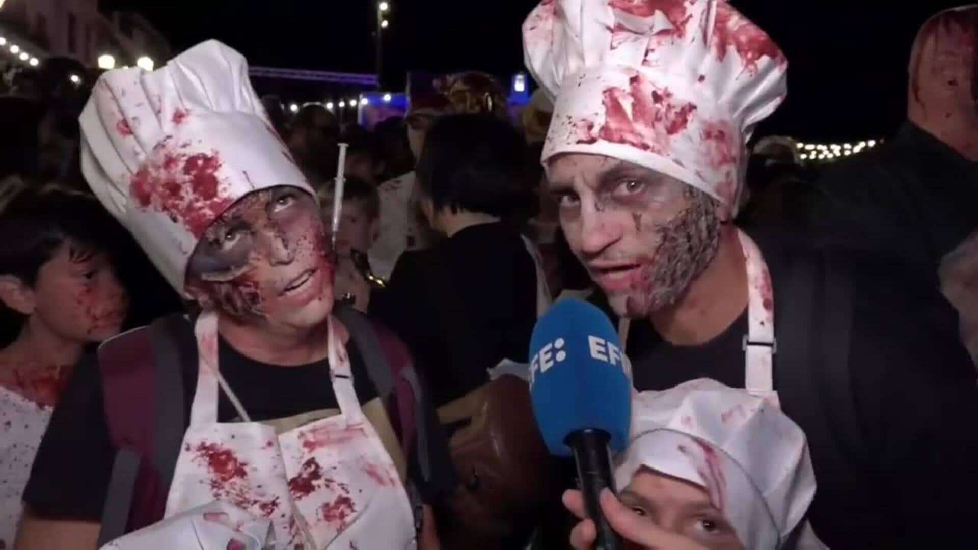 Muertos vivientes y asesinos caníbales invaden las calles de Sitges en la 'Zombie Walk'