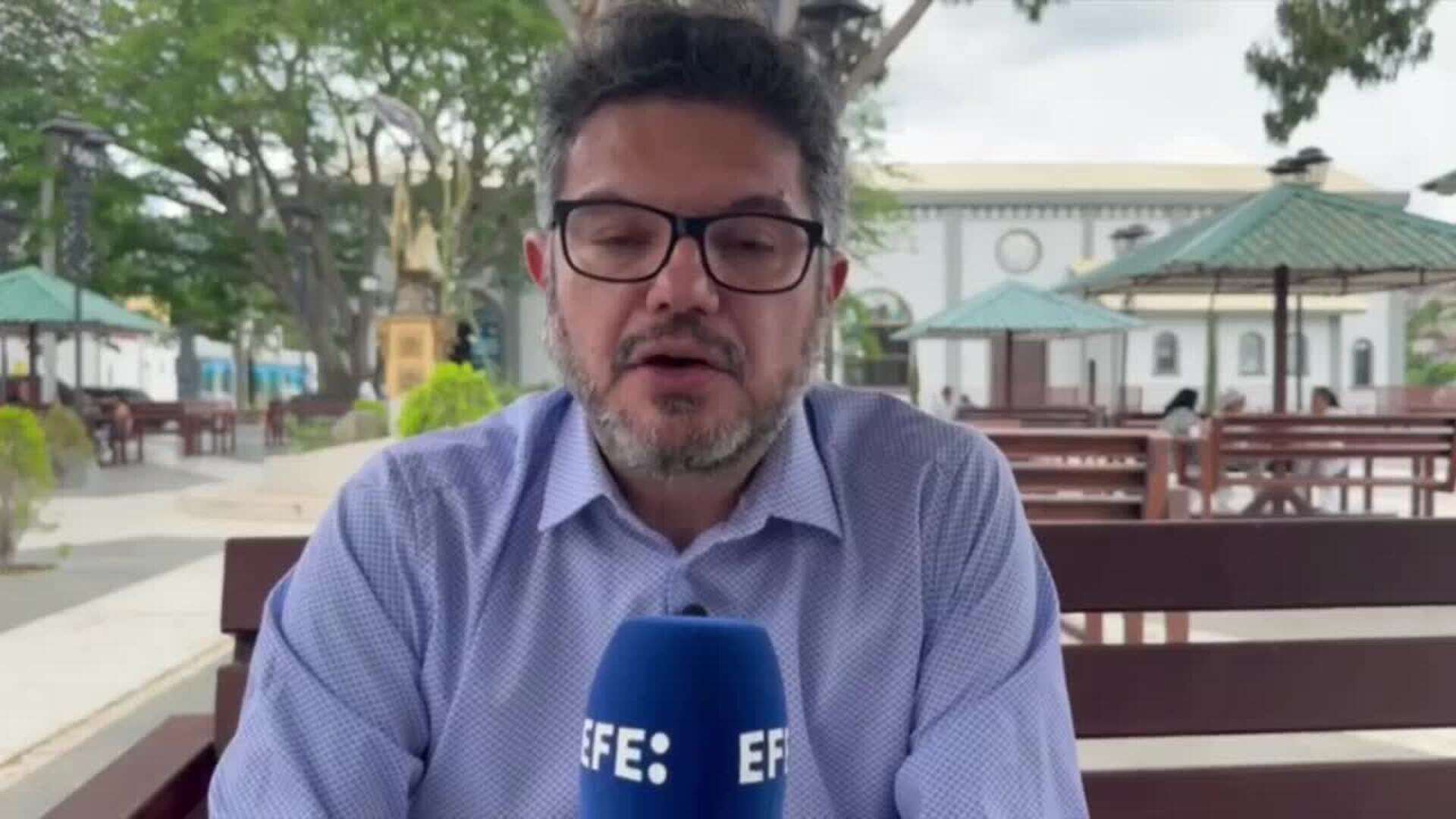 Los políticos le fallan a los centroamericanos, según escritor hondureño Juan Pablo Carías