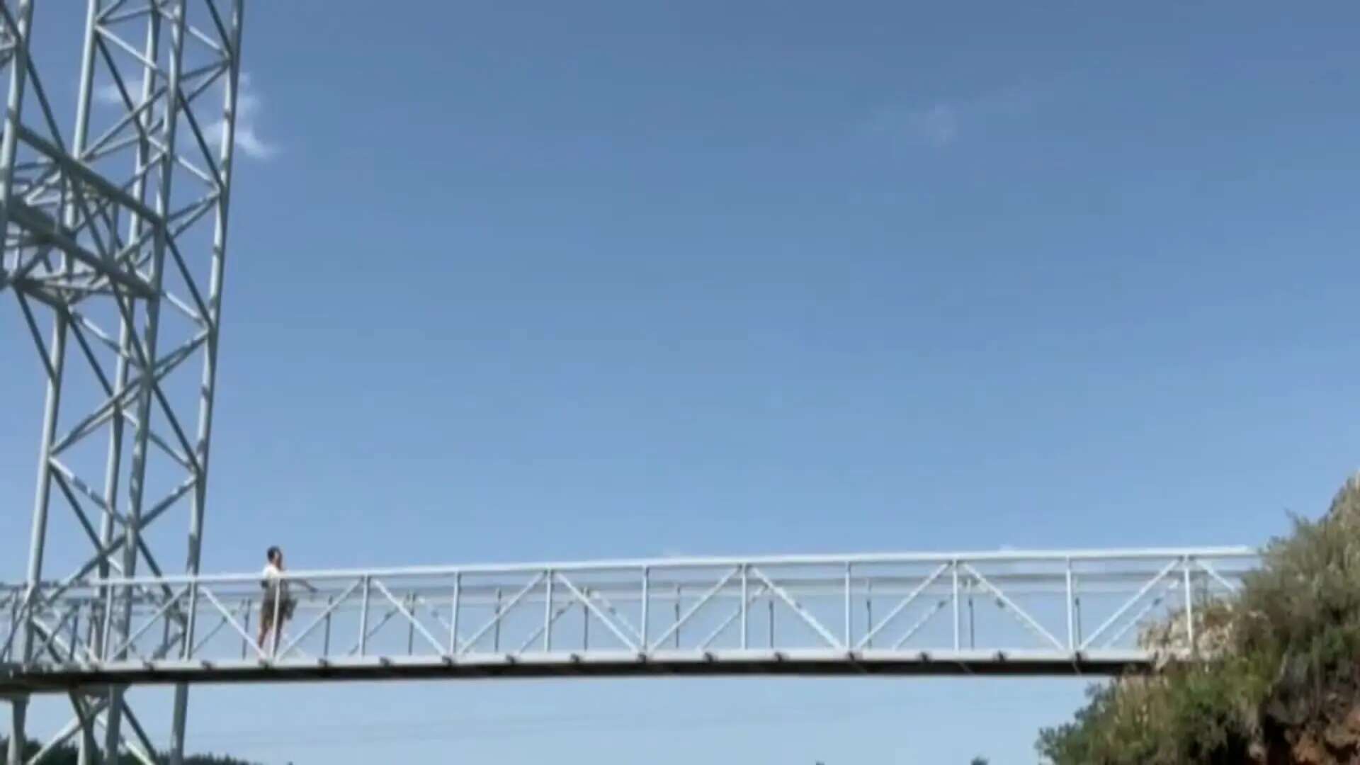 El puente de cristal de Dashbashi, una estructura suspendida única en el mundo