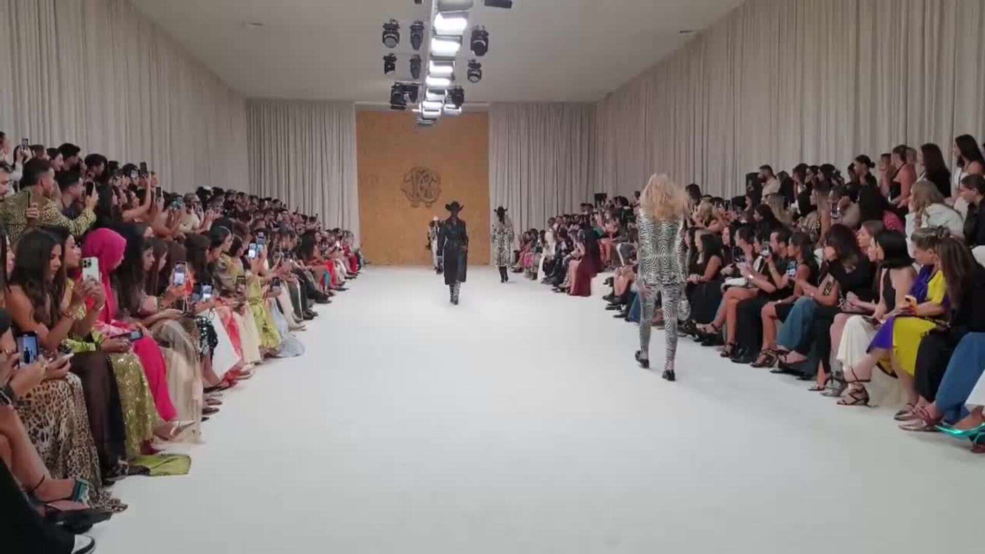 Roberto Cavalli deslumbra en la Dubai Fashion Week con su última colección