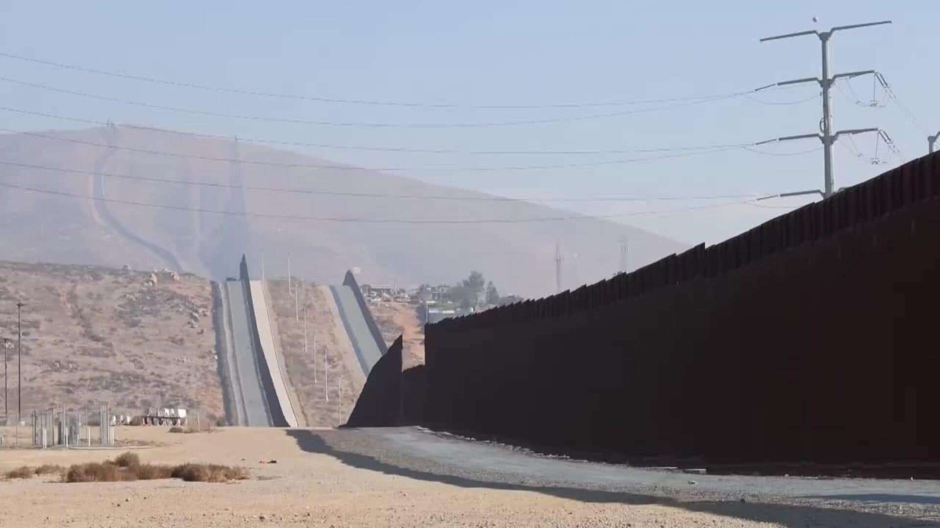 El gobernador de California visita la frontera entre EE.UU. y México en San Diego