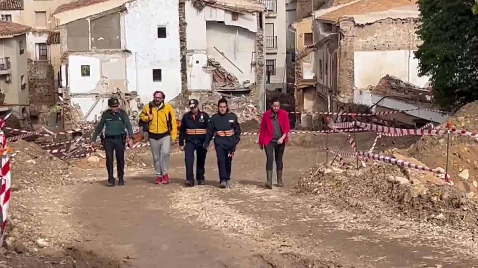 Vecinos de Letur entran al casco urbano a recuperar vehículos y enseres de sus viviendas