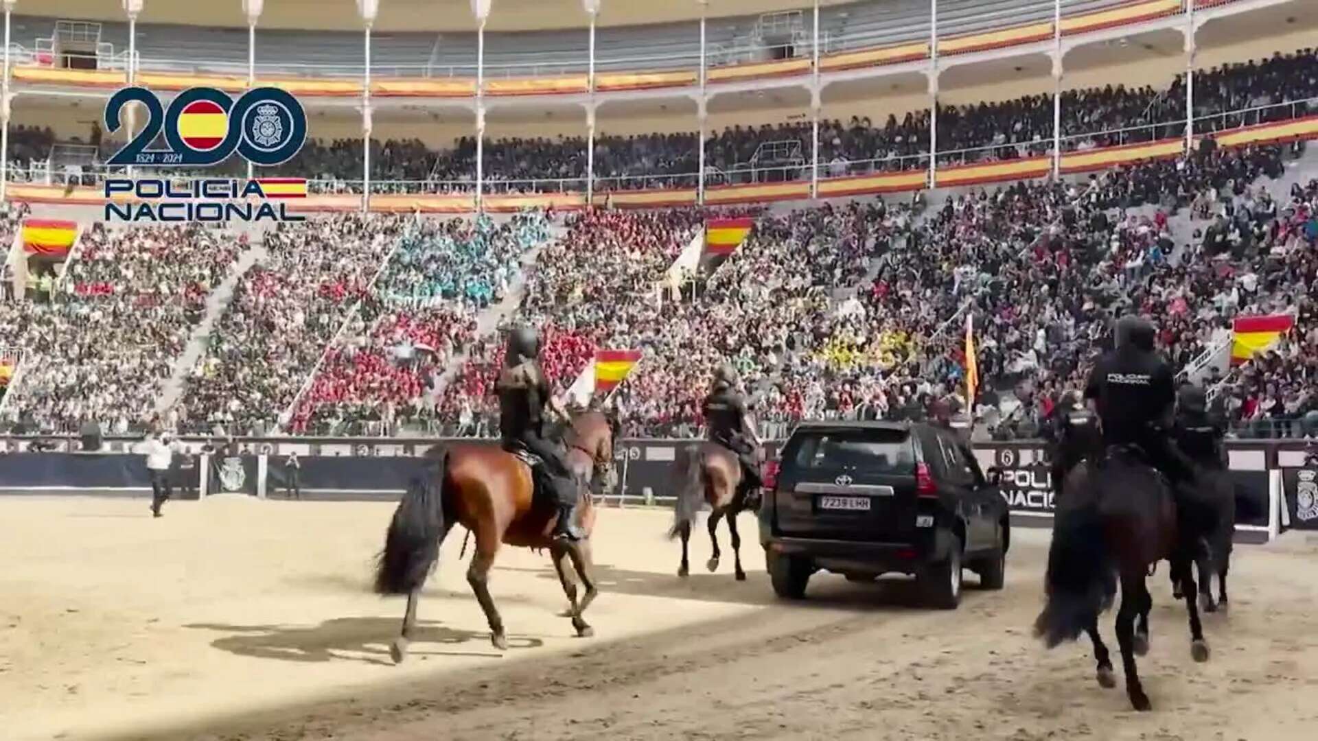 Casi 18.000 niños llenan Las Ventas para ver en acción a la Policía Nacional