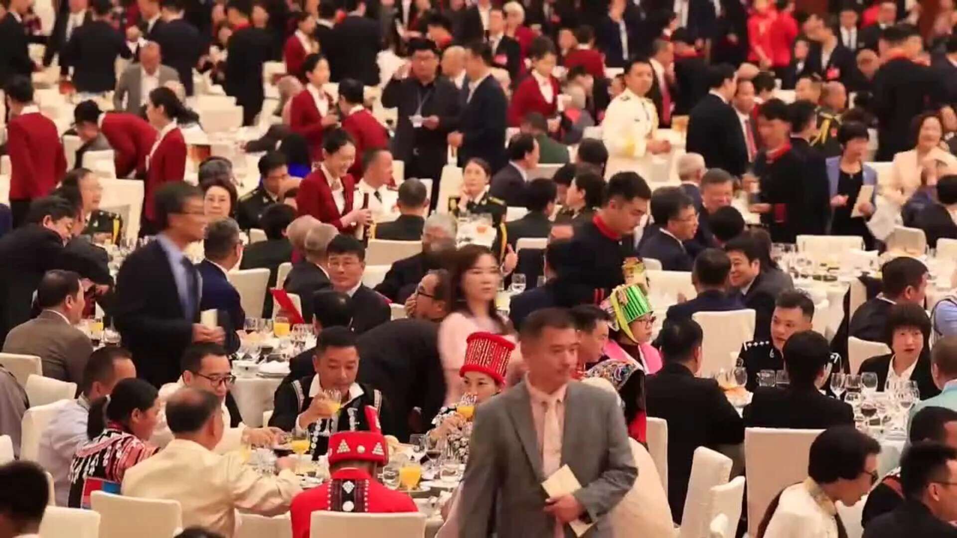 Xi Jinping preside un banquete para dar comienzo a los actos por el día nacional de China