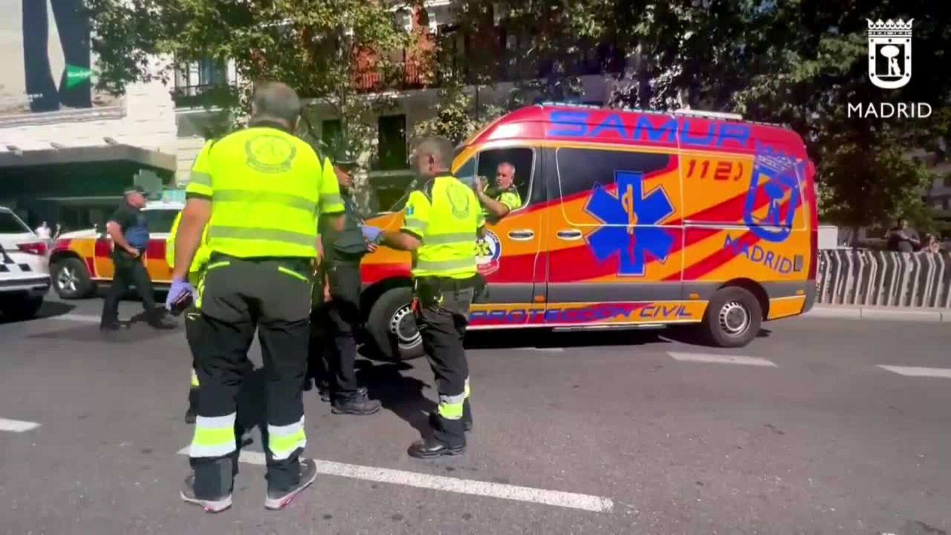 Un bebé y tres mujeres heridos, arrollados por un coche de Policía en Madrid