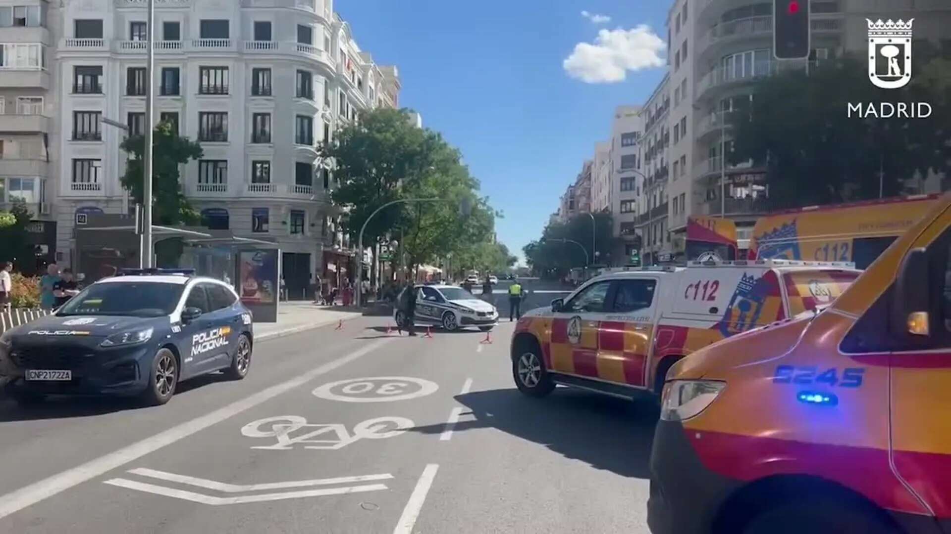 Un coche de la Policía Nacional invade una acera de Madrid y atropella a 7 personas