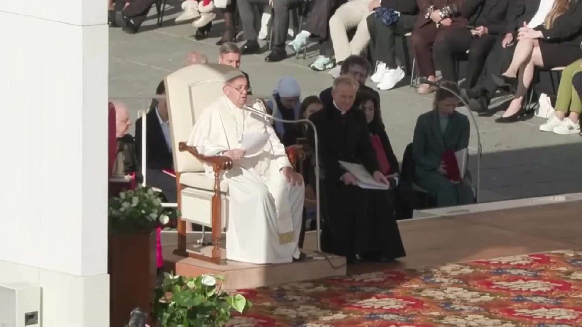 El papa Francisco reza un Ave María por Valencia 