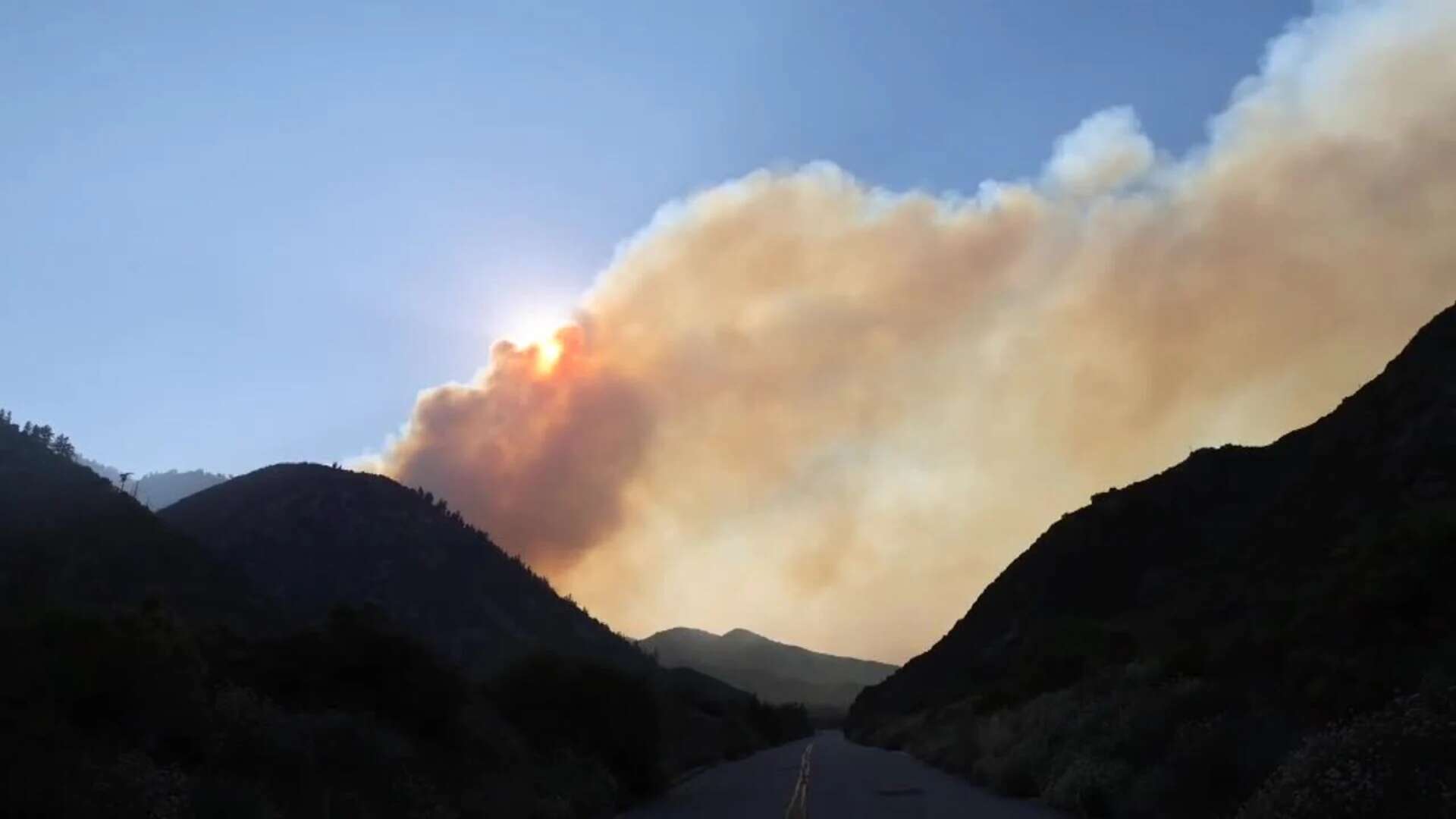 Incendios en California queman 1.200 árboles en el Bosque Nacional de San Bernardino