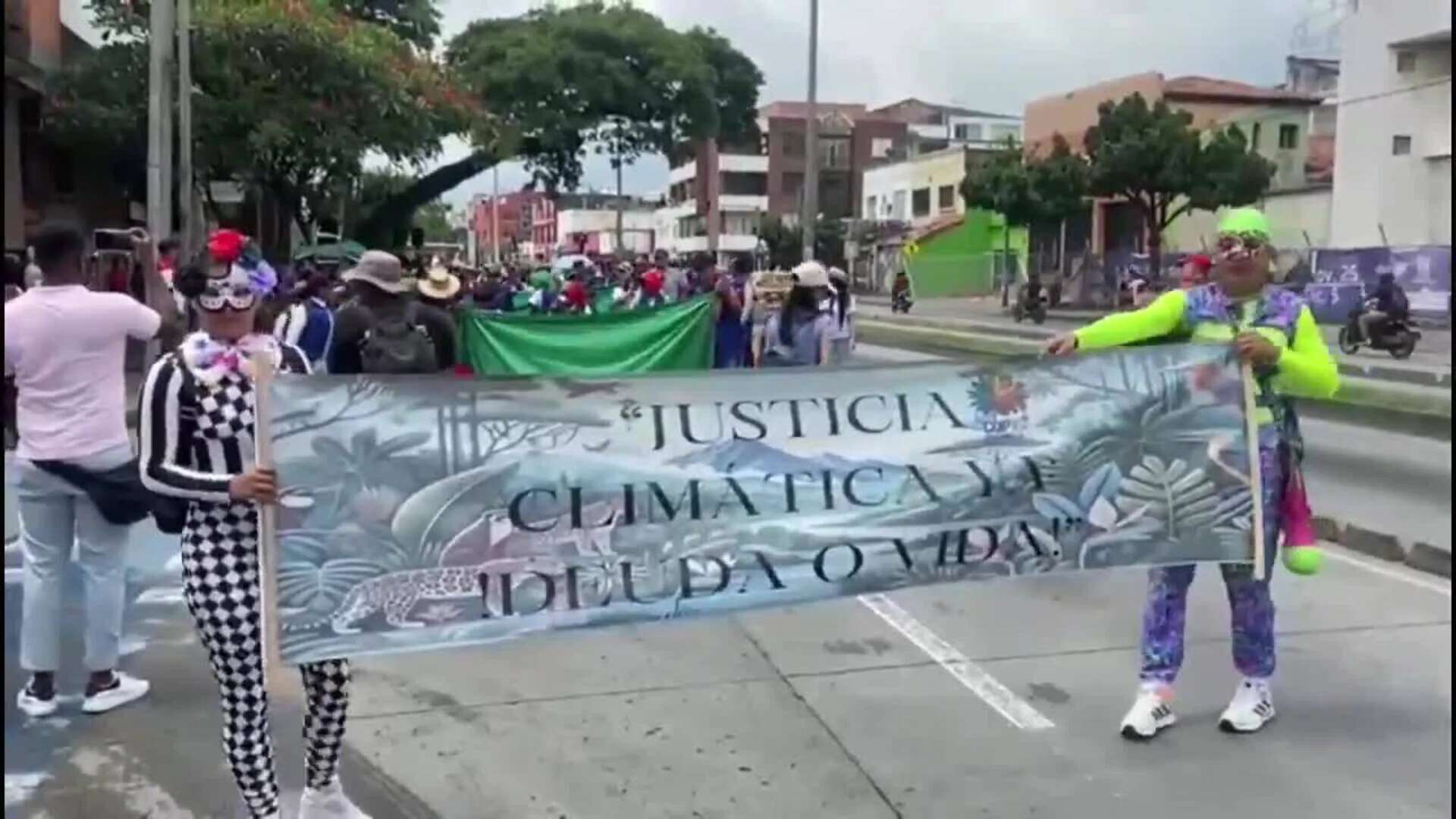 Indígenas y activistas marchan en Cali para exigir “compromisos serios” en la COP16