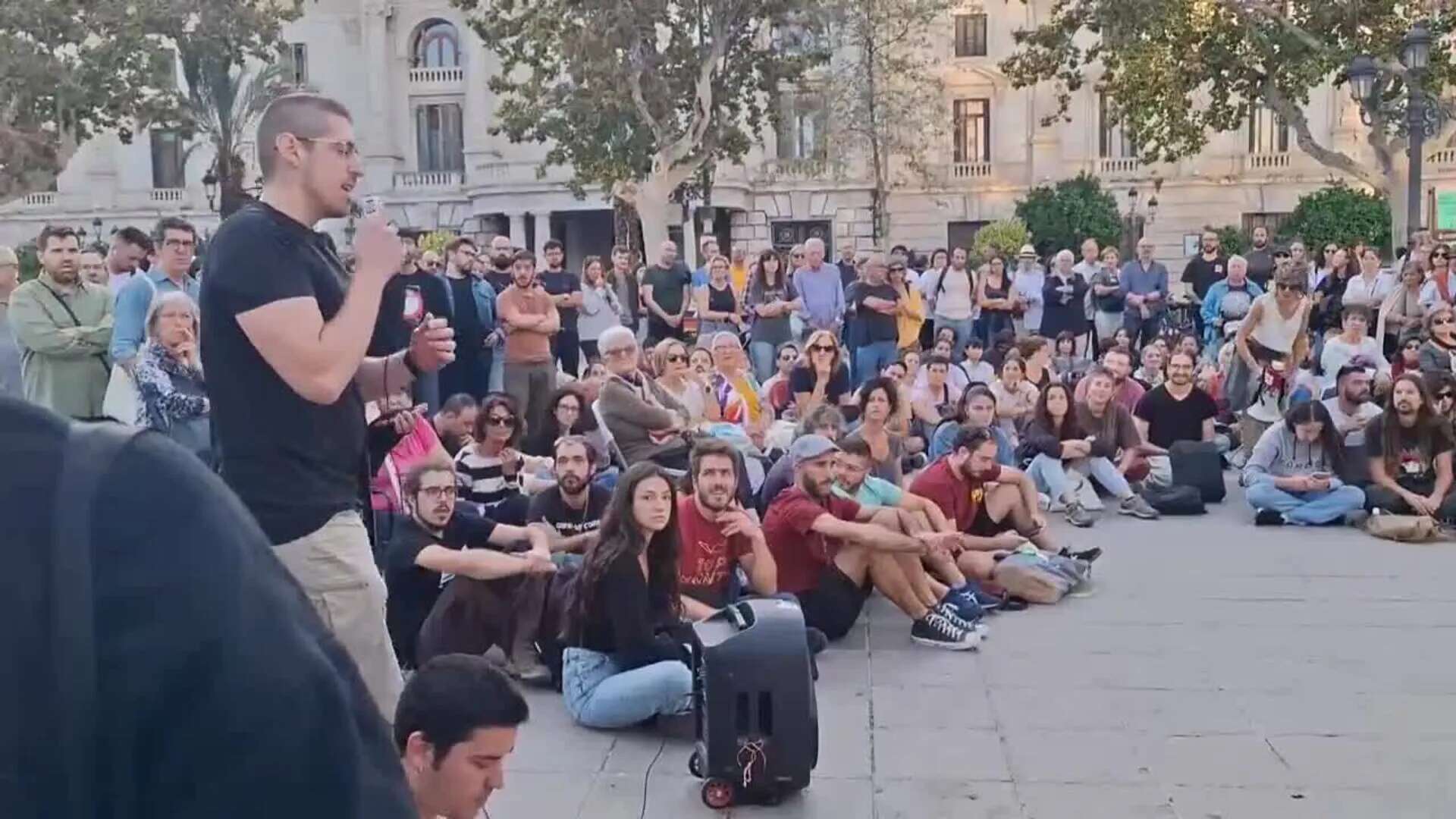 Acampados en Valencia deciden en asamblea sus siguientes acciones