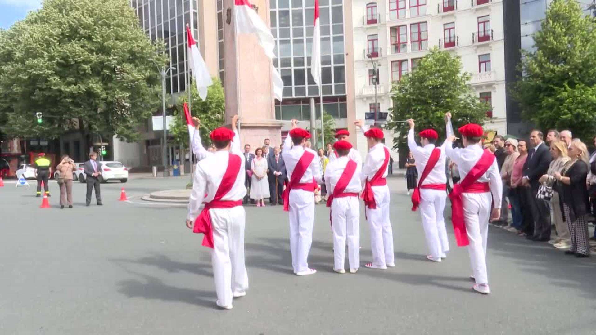 Una ofrenda floral ciudadana y bailes típicos para el 724 aniversario de la fundación de Bilbao