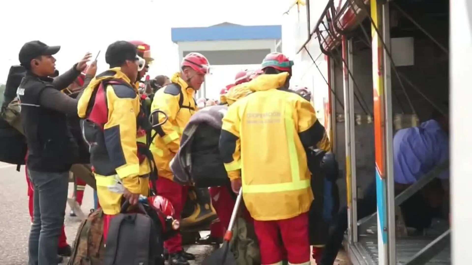 Bolivia envía a expertos de Chile y a tres mil bomberos a regiones afectadas por incendios