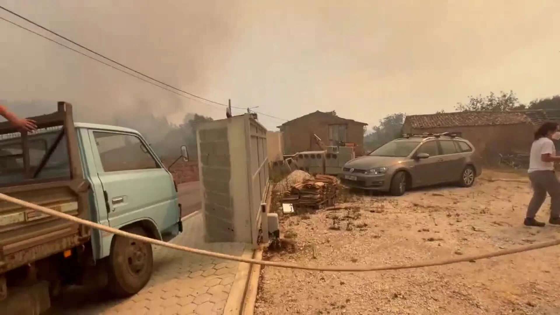 Mueren 3 bomberos en el combate contra incendios en Portugal, que ya suman 7 fallecidos