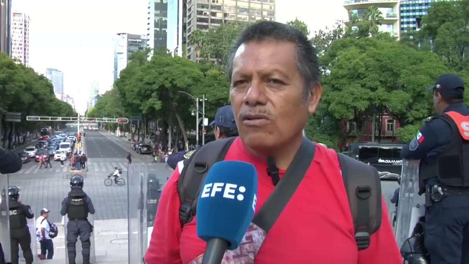 Padre de Ayotzinapa se despide de López Obrador: 