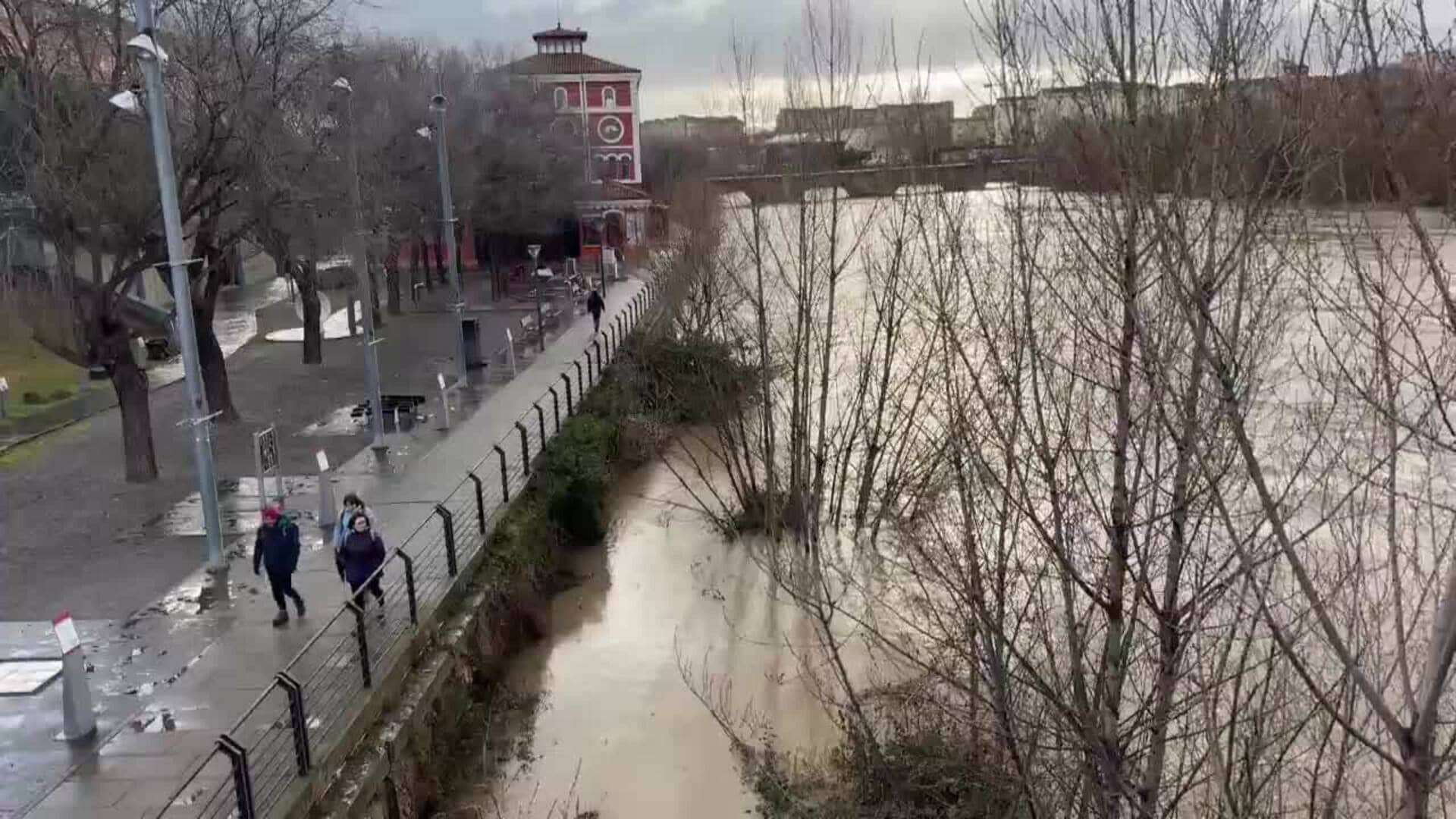 La crecida del Ebro supera Logroño sin incidentes