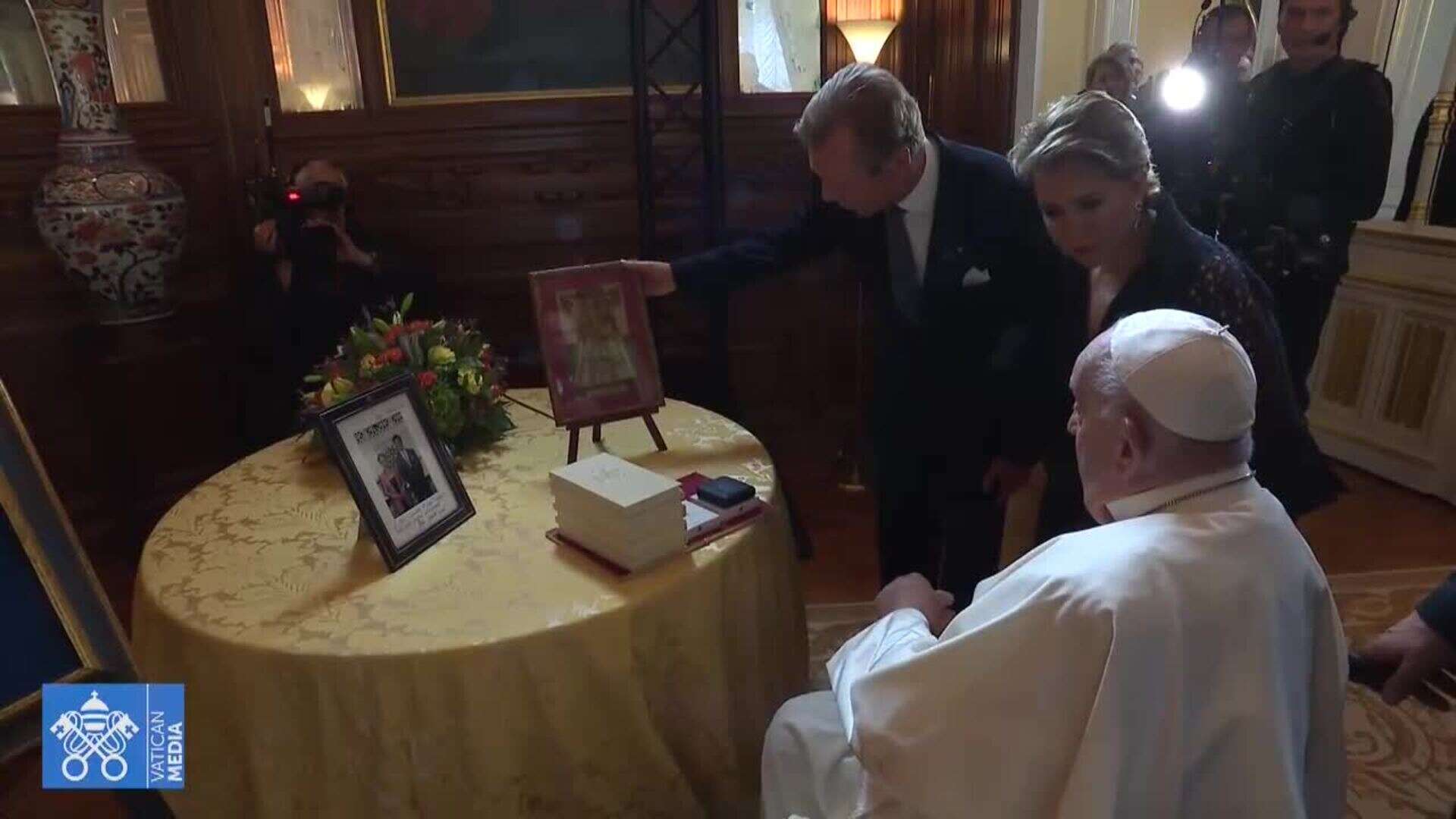 Francisco se reúne con los grandes duques de Luxemburgo Enrique y María Teresa